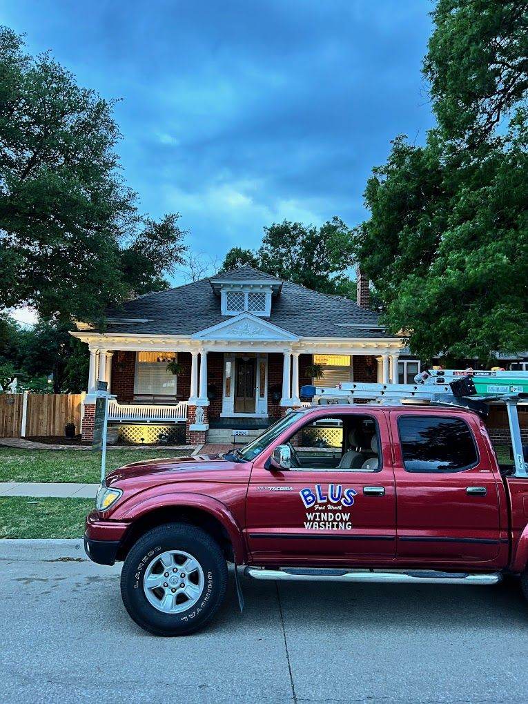 Blu's truck at a historic Fort Worth home